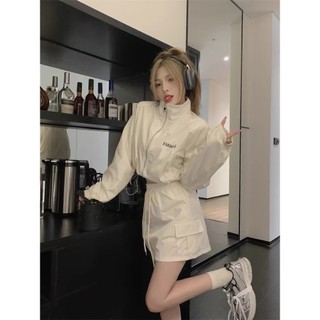 ÁO KHOÁC GIÓ CROPTOP FORM RỘNG CÁ TÍNH