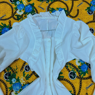 Áo sơ mi màu trắng tay dài ,kiểu tiểu thư quý tộc size S - M