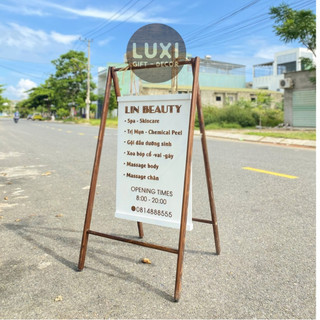Standee gỗ giá rẻ - Free thiết kế nội dung - LUXI DECOR