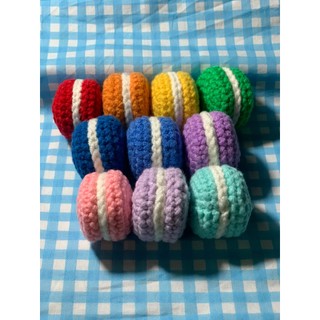 Móc khoá bánh macaron bằng len nhiều màu