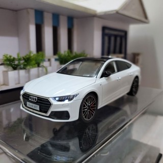 Mô hình xe Audi A7 tỷ lệ 1:24 có đèn, có nhạc và chạy cót