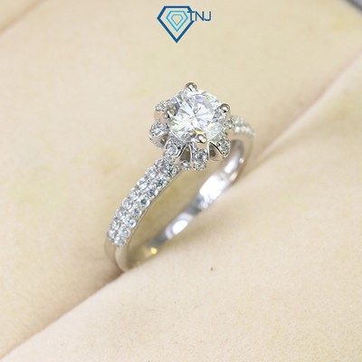 Nhẫn bạc nữ Moissanite viên chủ 6ly mạ bạch kim kèm thẻ tra cứu trụ đá tròn sang trọng NNM0037 - Trang Sức TNJ