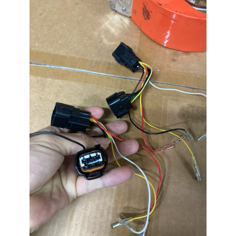 Giắc cắm zin đèn hậu MG5 cho ae lắp đuôi gió led, đèn cản sau