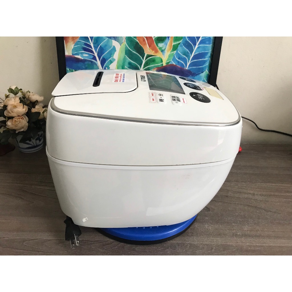 Nồi cơm Nhật bãi cao tần áp suất 2 bi Tiger 1.0l JPB-B hàng VIP mới trên 85% Made in Japan