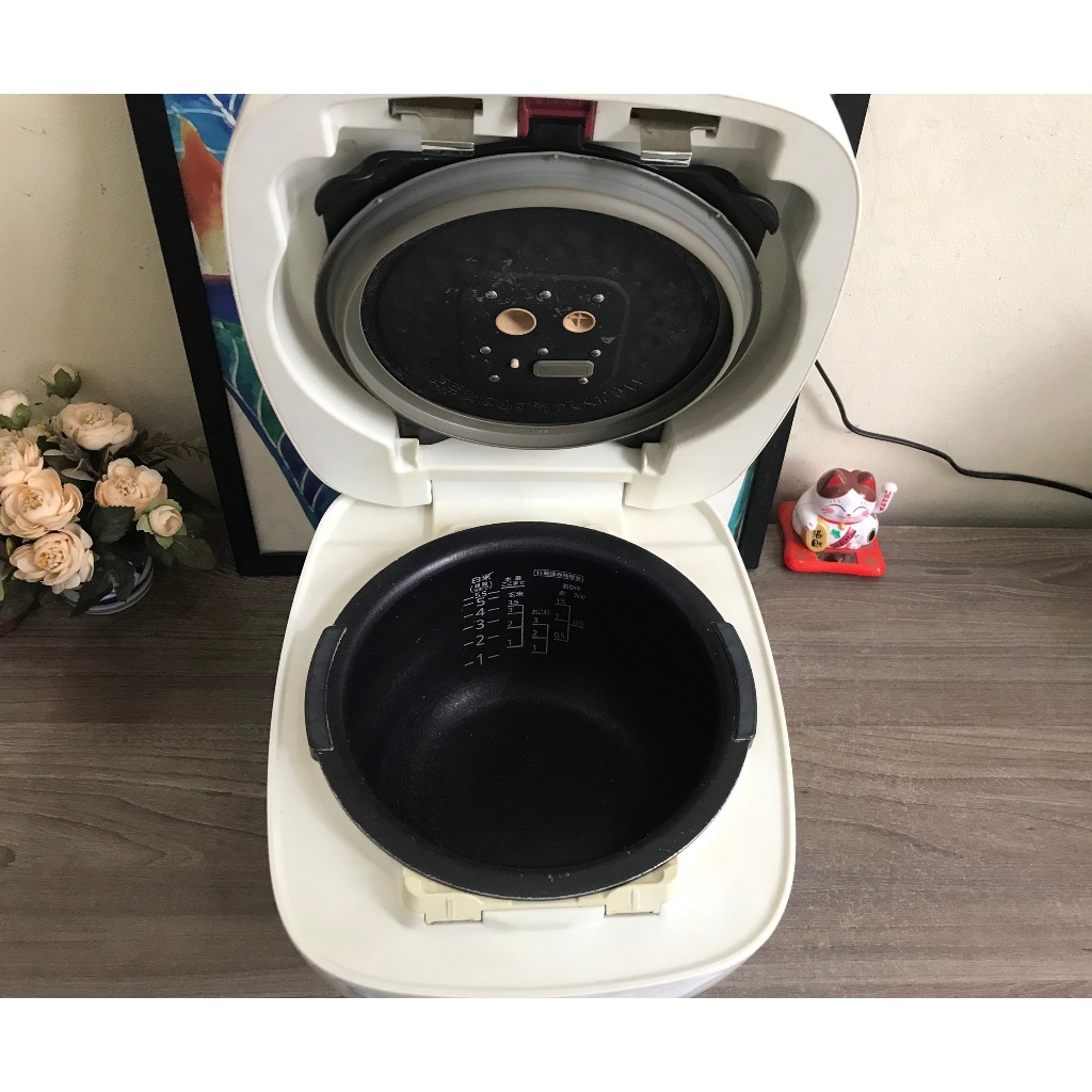 Nồi cơm Nhật bãi cao tần áp suất 2 bi Tiger 1.0l JPB-B hàng VIP mới trên 85% Made in Japan