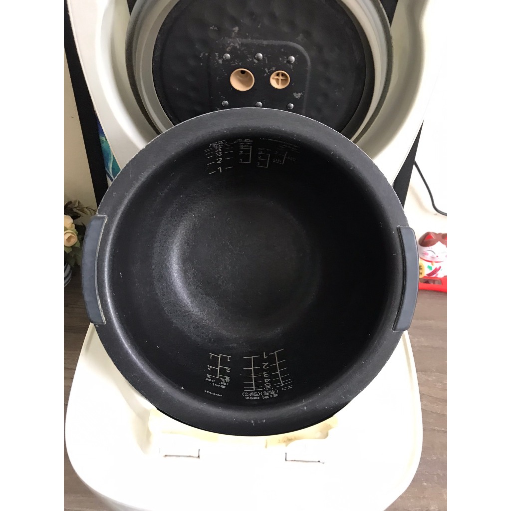 Nồi cơm Nhật bãi cao tần áp suất 2 bi Tiger 1.0l JPB-B hàng VIP mới trên 85% Made in Japan