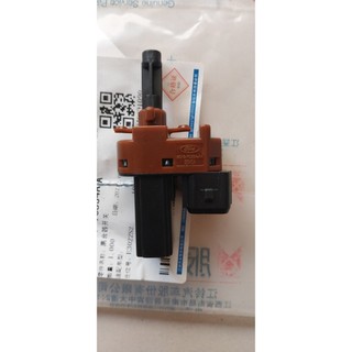 Cảm biến chân côn, chân phanh xe ford transit hàng chính hãng