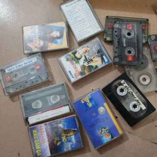 Băng casette cũ hành bán trưng bày không dùng được