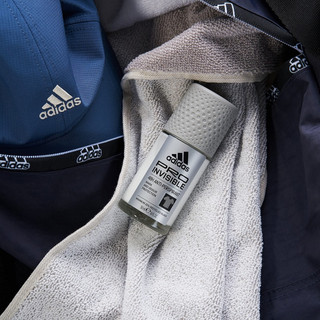 Lăn nách Adidas