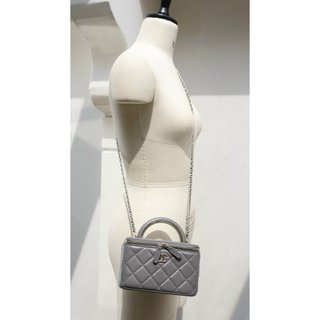 Túi cha neo vanity quai kim loại sz18