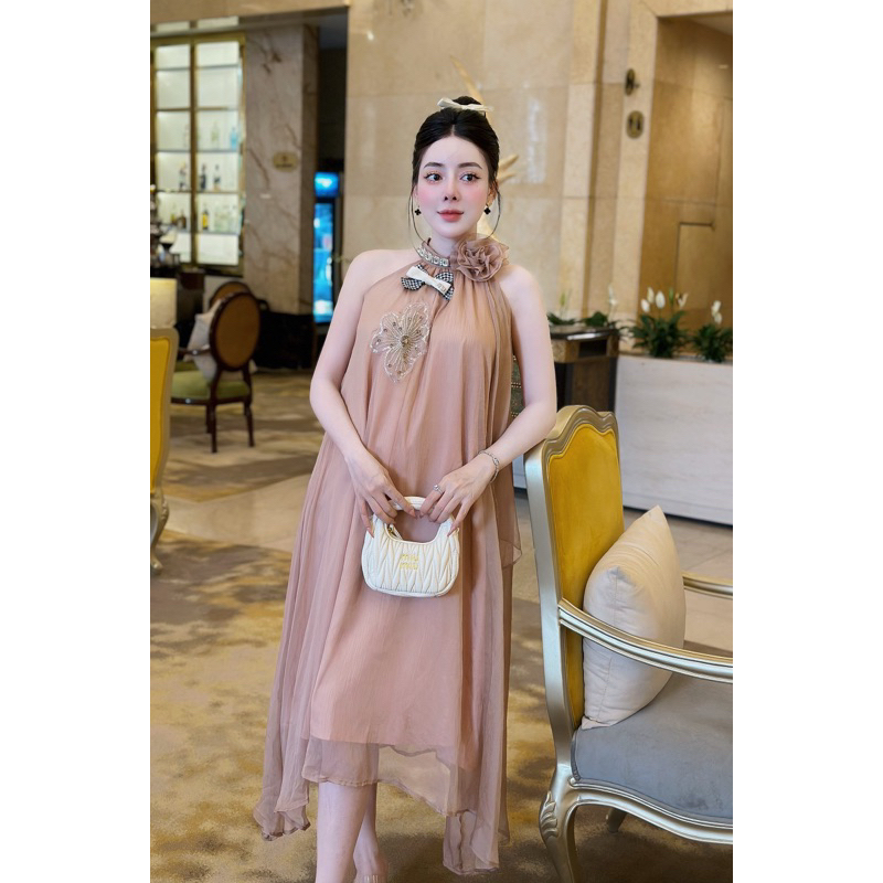 Váy tơ yếm cổ nơ đá