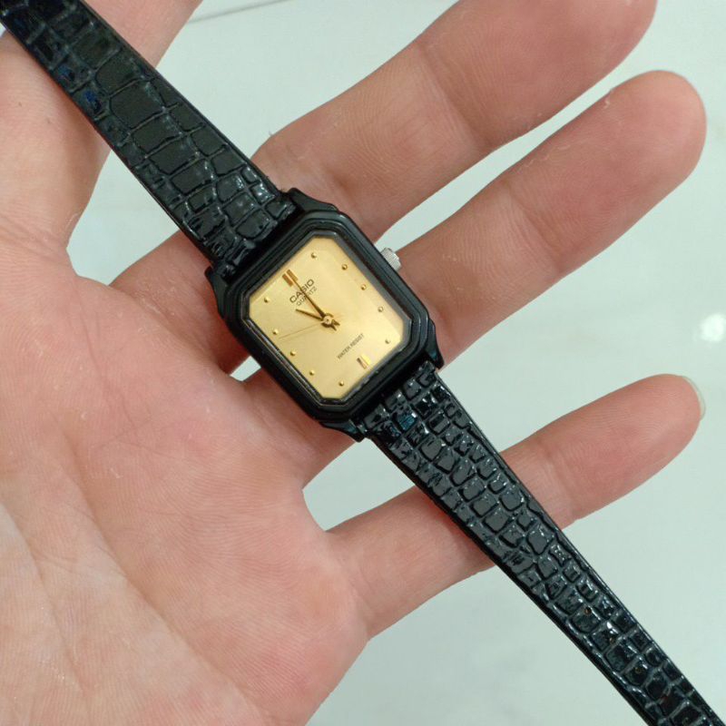 đồng hồ si nhật nữ mặt vuông tank dây nhựa giả da hiệu CASIO độ mới cao 93%