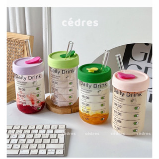 Cốc thuỷ tinh Daily Drinks có vạch chia giờ cỡ lớn chịu nhiệt có nắp và ống hút uống nước cafe trà sữa 600ml Cedres