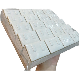 Trụ trưng nhẫn đôi nhẫn cưới