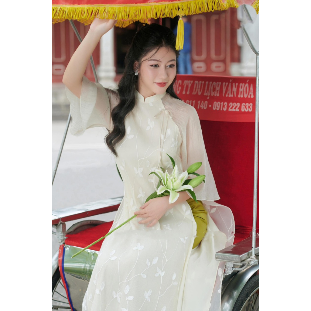 Áo dài nữ cách tân nữ 4 tà tay bồng họa tiết hoa Ly dáng suông thiết kế hoa nổi