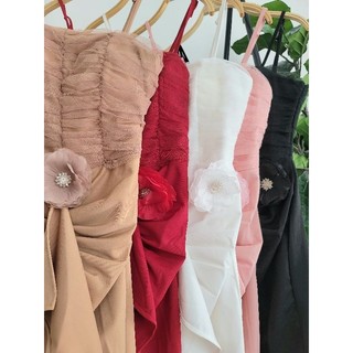 Đầm 2 dây body kèm hoa.