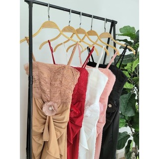 Đầm 2 dây body kèm hoa.