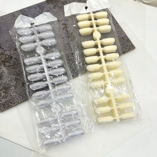 Móng mẫu vỉ phom tròn học nail chuyên dụng.