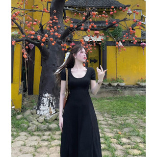 Đầm tăm nhung cổ vuông 680