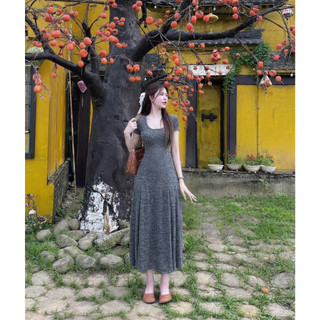 Đầm tăm nhung cổ vuông 680