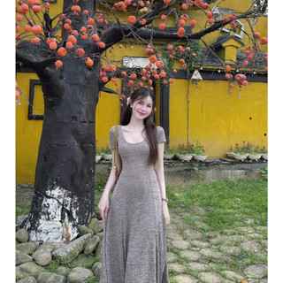 Đầm tăm nhung cổ vuông 680