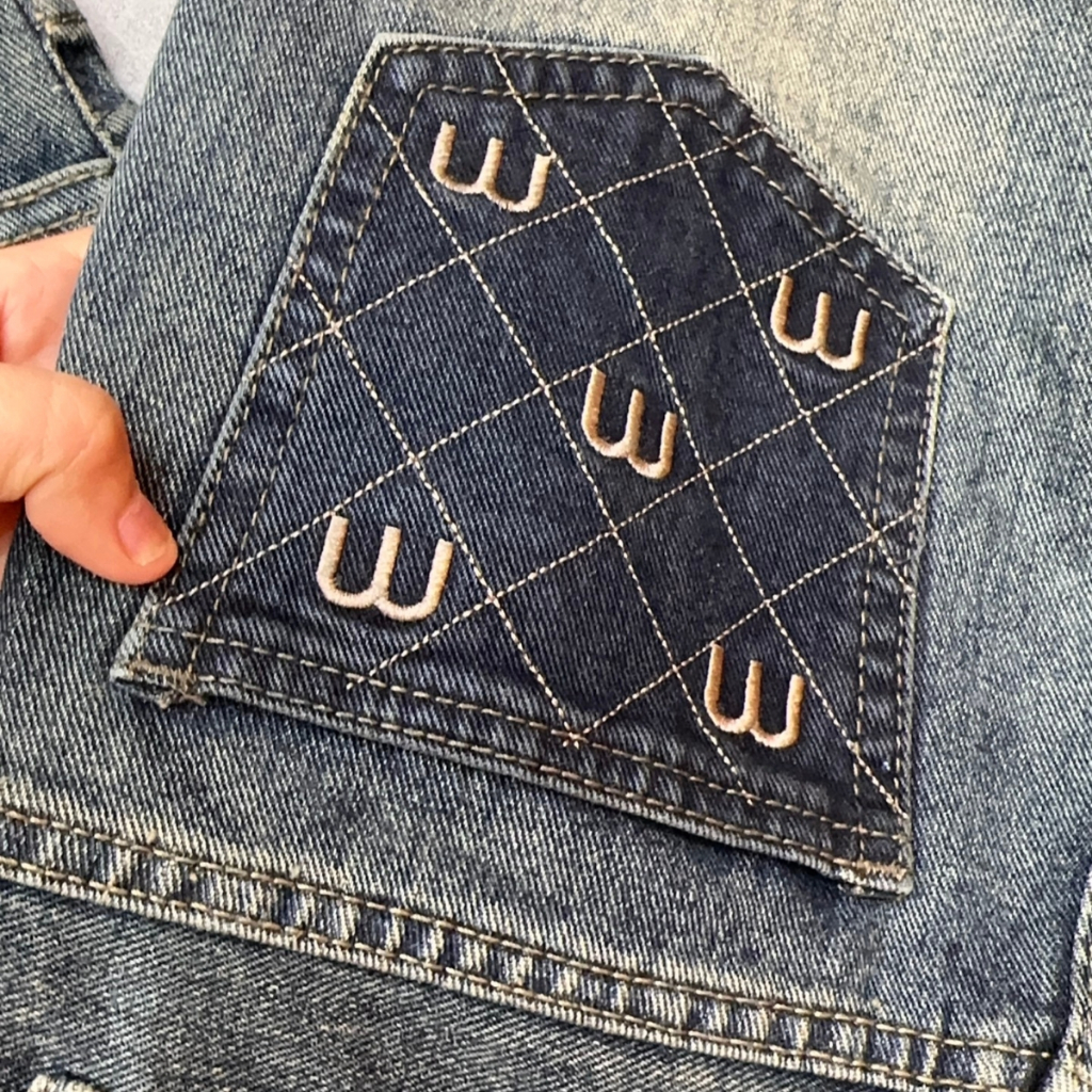 Quần Jean Nữ Ống Suông Màu Đậm Túi Thêu Chữ M Q288 | BigBuy360 - bigbuy360.vn