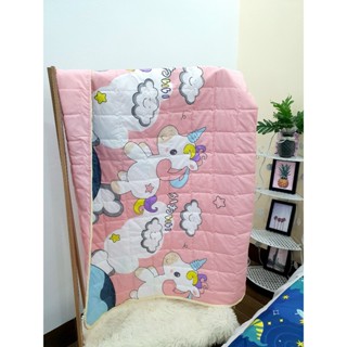(Gì cũng rẻ) 💌 Mền cho bé size 1mx1,4m | chăn hè muji cho bé đi học cotton poly có trần bông [Ngựa pony hồng]