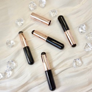 Cọ Son Môi Feather B Silicon