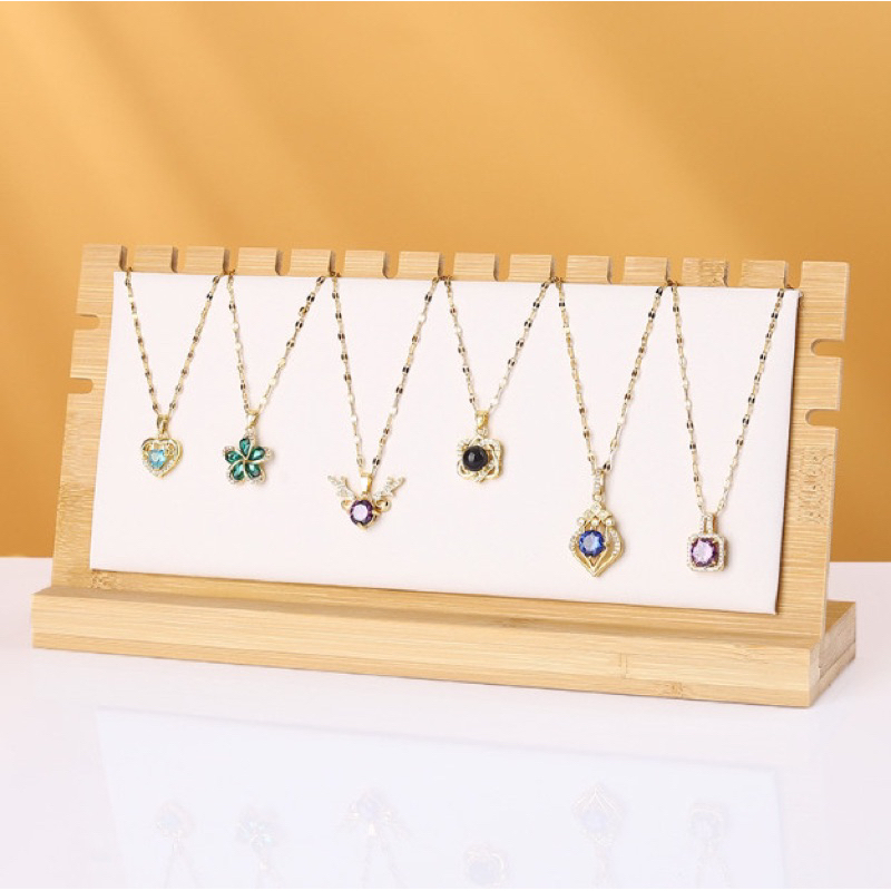 Kệ trưng dây chuyền gỗ decor cho shop phụ kiện Rubyhouse68