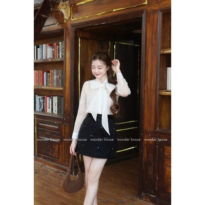 Wonderhouse Lenna Skirt Chân váy quần đính đá chất liệu vải lụa dày dặn