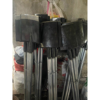 Xẻng đào đất cán sắt
