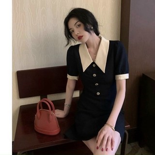Đầm váy freesize đen cổ trắng nút trước