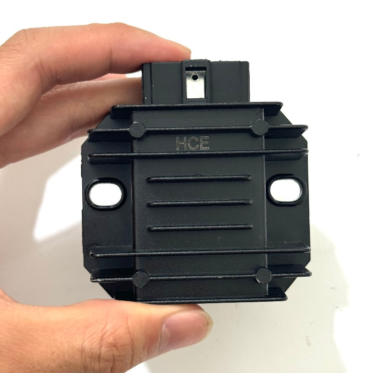 Sạc độ xe máy (Đã kèm rắc cắm) sạc độ HCE Chân Đen Cắm Cho đèn led, bi cầu xe wave dream sirius