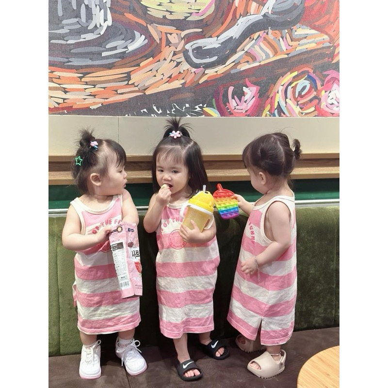 Váy kẻ hồng cho bé