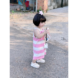 Váy kẻ hồng cho bé