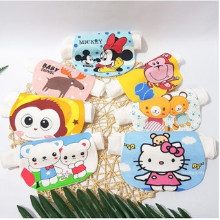 Thấm mồ hôi lưng cho bé