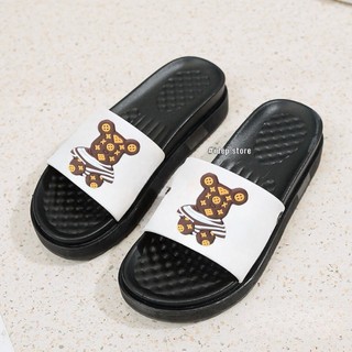 Dép Hình Gấu Kaws Cute, Quai Ngang Nữ Đế Đúc Siêu Bền - iDép DL149 (Đen, Trắng, Xanh lá)