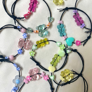 Vòng tay dây cối phối charm nhựa ngẫu nhiên