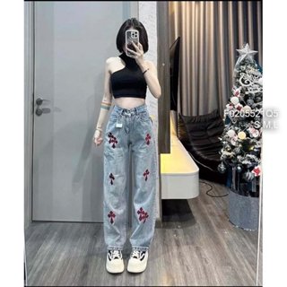 Quần jean ống suông dài thêu chữ thập đỏ siêu phong cách lưng cao tôn dáng!