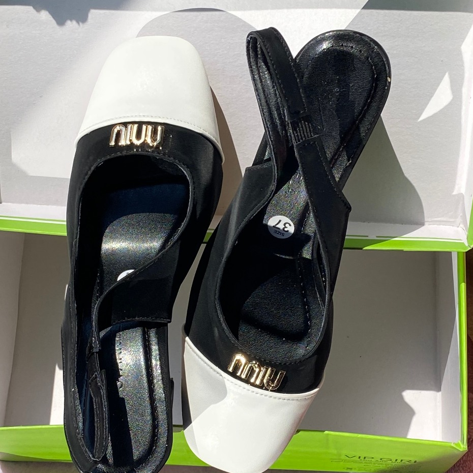 Giay -BẮP-SHOES- Giay sục mũi vuông , phối màu siêu xinh , có hậu dế đi , gót 5F đế chống trơn trược