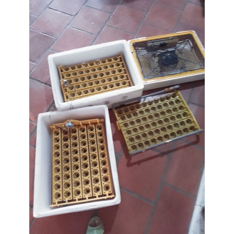 máy ấp trứng ánh dương khay đảo 108 trứng tặng thêm khay và motor đảo chế lên 162 trứng được.