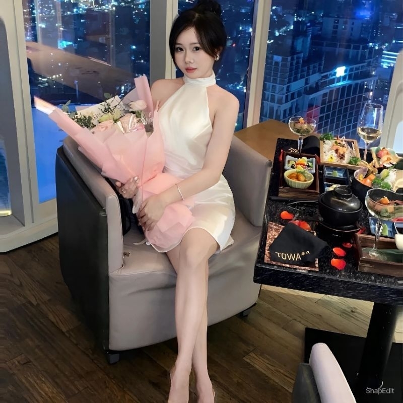 Đầm Lụa Cổ Yếm Hở Lưng Dáng Ngắn Cao Cấp- Váy Lụa Có Mút Ngực hở Dáng Váy Chữ A Cực Kì Tôn Dáng | BigBuy360 - bigbuy360.vn