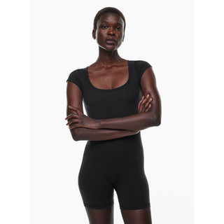 Bộ liền thân Aritzia dư xịn