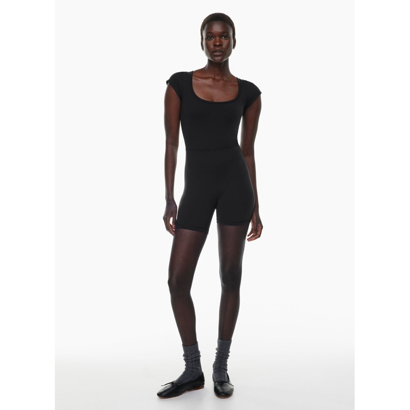 Bộ liền thân Aritzia dư xịn