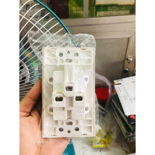 Mặt lioa- 2 lỗ cắm 3 chấu