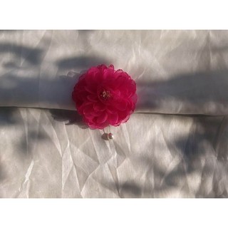 Hoa cúc xoăn cài áo handmade Joli màu hồng sen
