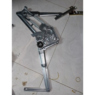 1 cái giá lên kính trường hải 6700 phổ biến lắp ô tô xe ben xe thùng