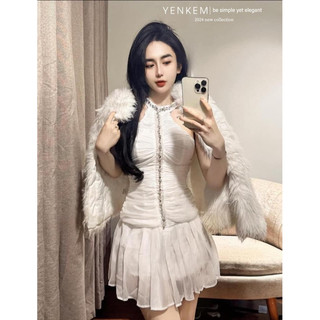 váy tơ cổ yếm đính đá