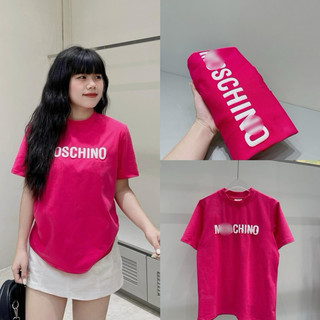 ÁO THUN CỔ TRÒN CỌC TAY HỒNG SEN DẬP CHỮ MCN TRẮNG COTTON QCCC 2024