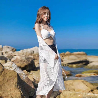 Áo khoác ren đi biển